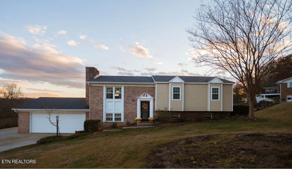 Photo of 113 Lake Hills Drive Drive, Oak Ridge, TN 37830 (MLS # 1323033)