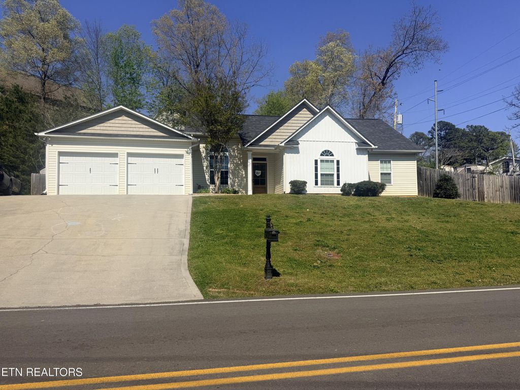 Photo of 2856 Browder Hollow Rd, Lenoir City, TN 37771 (MLS # 1336470)
