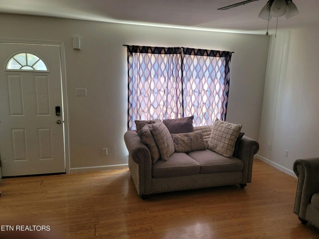 Photo of 236 W Edison St, Alcoa, TN 37701 (MLS # 1271402)