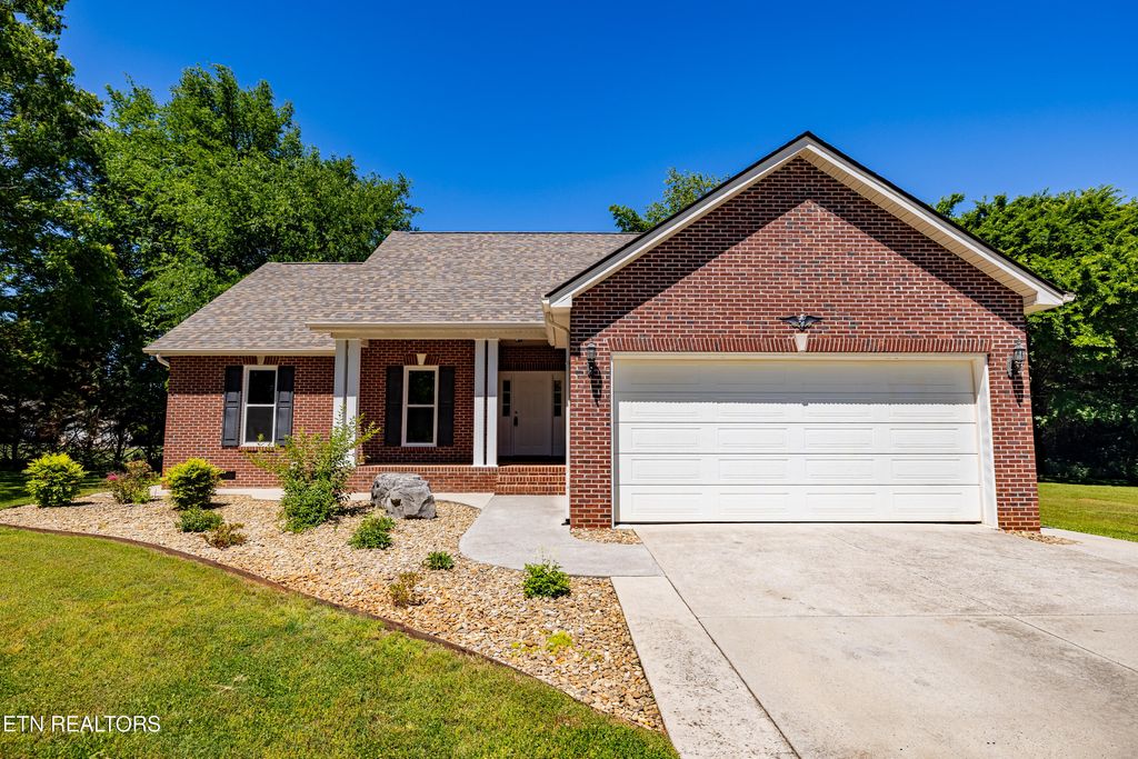 Photo of 1303 Apache Court, Maryville, TN 37801 (MLS # 1341058)