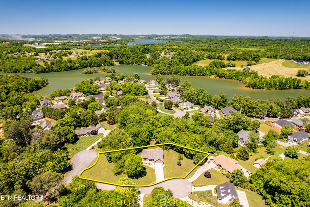 Photo of 1303 Apache Court, Maryville, TN 37801 (MLS # 1341058)