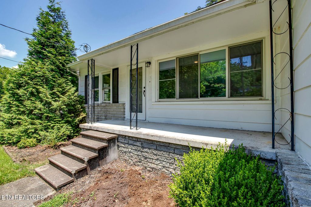 Photo of 610 E Race St, Kingston, TN 37763 (MLS # 1305621)