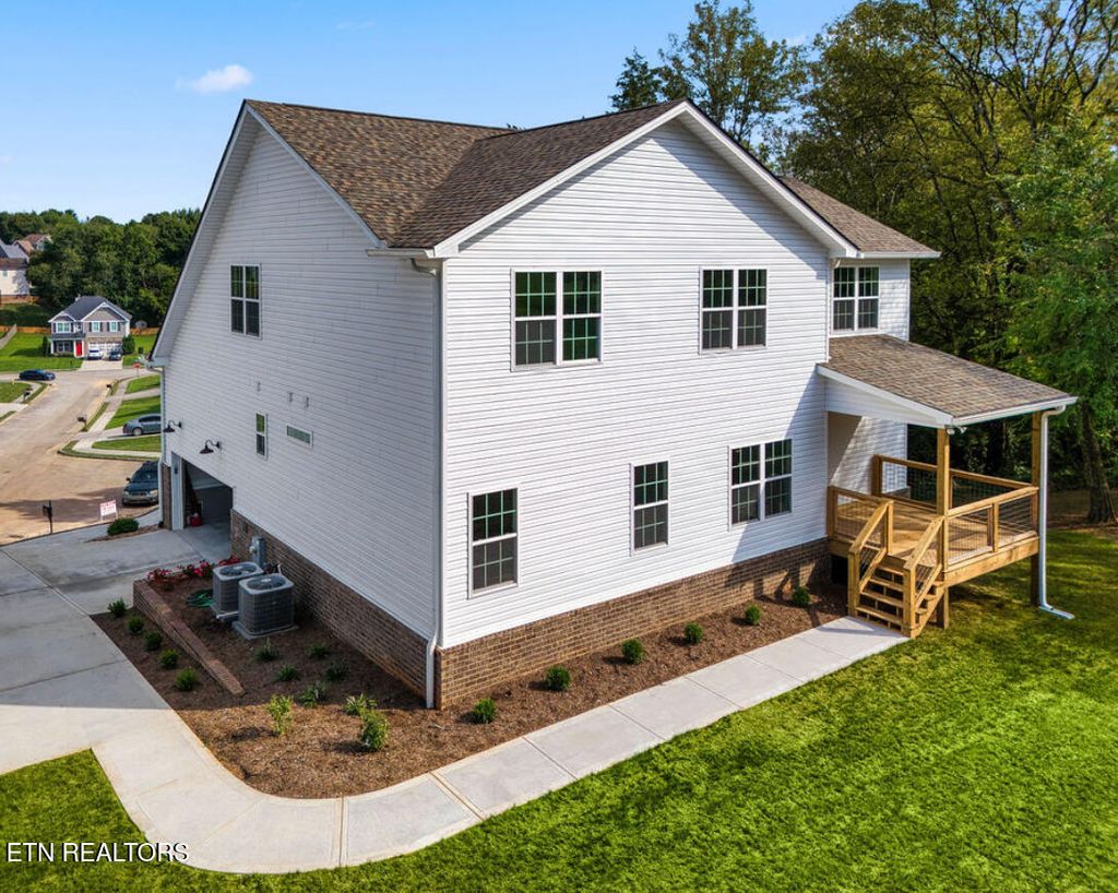 Photo of 295 Caulderwood Lane, Lenoir City, TN 37771 (MLS # 1333603)