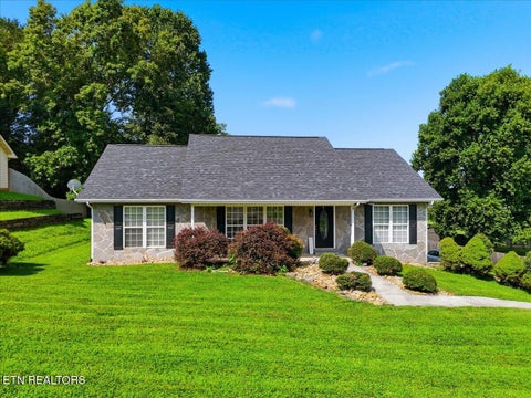 Photo of 1129 Chesty Puller Circle, Maryville, TN 37803 (MLS # 1352750)
