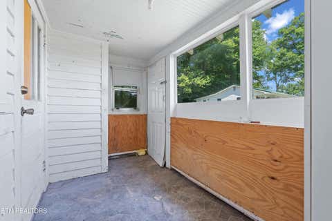 Tiny photo for 323 Lee Rd, Clinton, TN 37716 (MLS # 1346385)