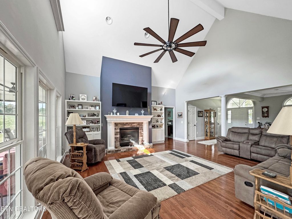 Photo of 411 Robbins St, Sweetwater, TN 37874 (MLS # 1313410)