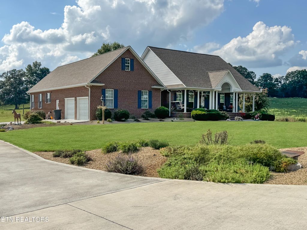 Photo of 411 Robbins St, Sweetwater, TN 37874 (MLS # 1313410)
