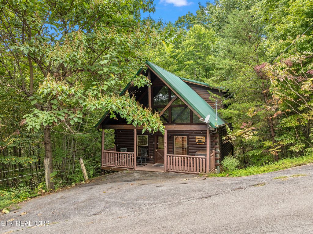 Photo of 1249 Honeysuckle Lane, Sevierville, TN 37876 (MLS # 1317031)