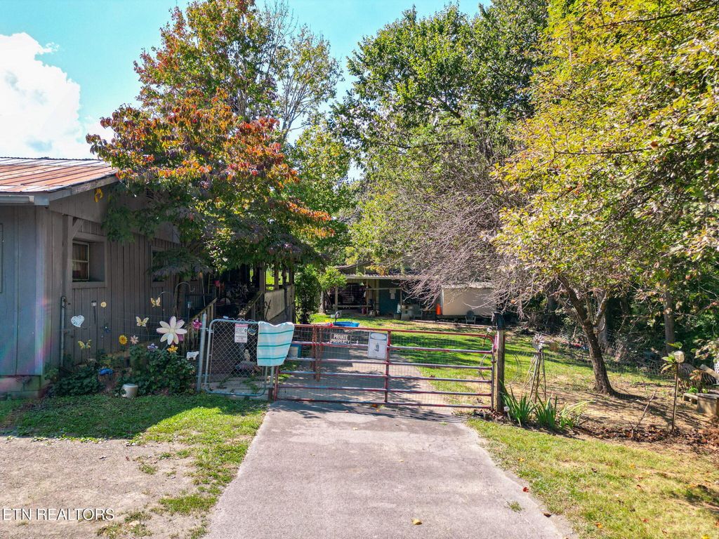 Photo of 2733 Shipe Rd, Mascot, TN 37806 (MLS # 1317615)