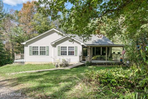 Photo of 614 W Creston Rd, Crossville, TN 38571 (MLS # 1319438)