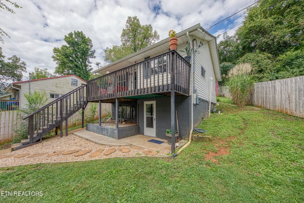 Photo of 124 E Wadsworth Circle, Oak Ridge, TN 37830 (MLS # 1314998)