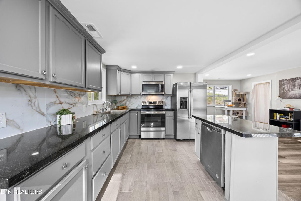 Photo of 510 Michigan Ave, Oak Ridge, TN 37830 (MLS # 1354030)