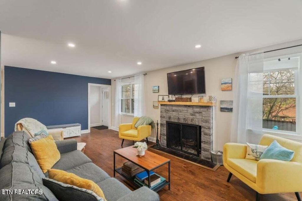 Photo of 314 W Young High Pike, Knoxville, TN 37920 (MLS # 1325976)