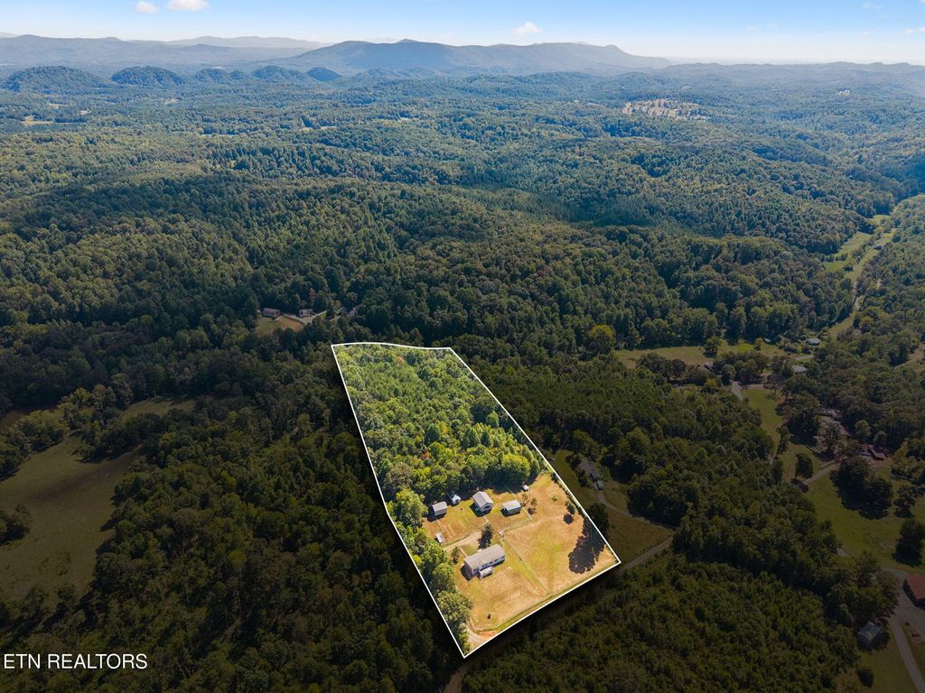 Photo of 437 Happy Hollow Rd, Madisonville, TN 37354 (MLS # 1313989)