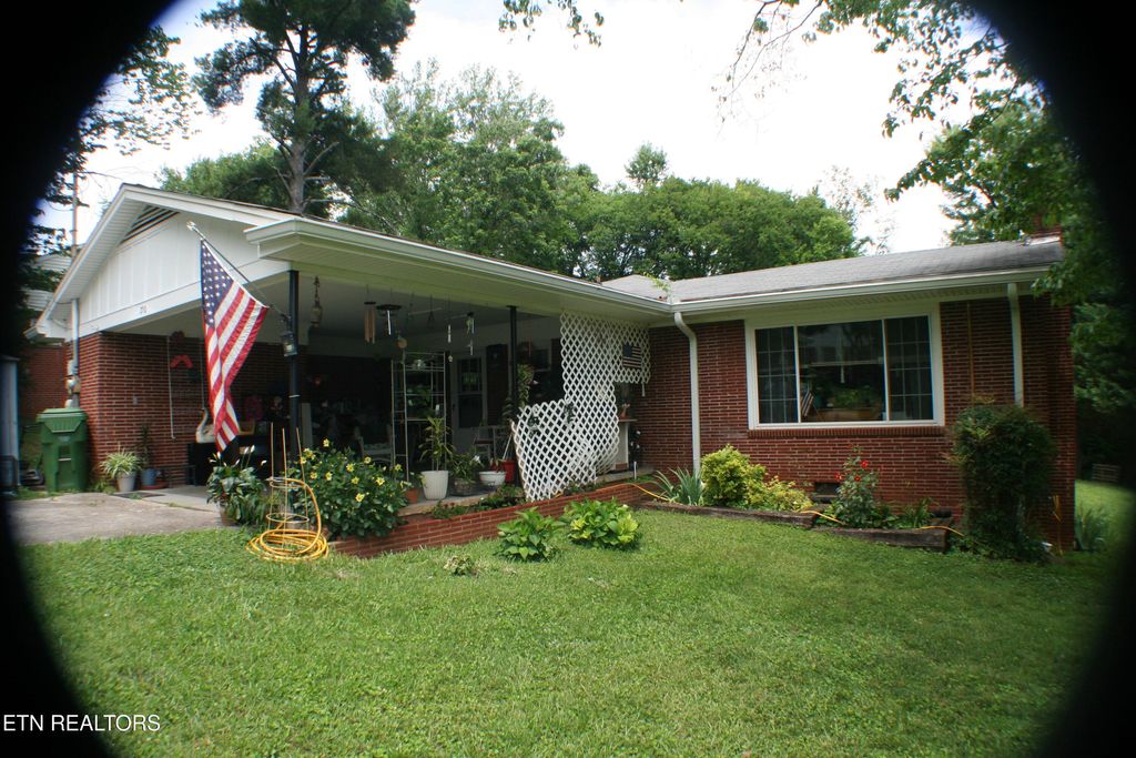 Photo of 310 Cardinal St, Maryville, TN 37803 (MLS # 1343752)