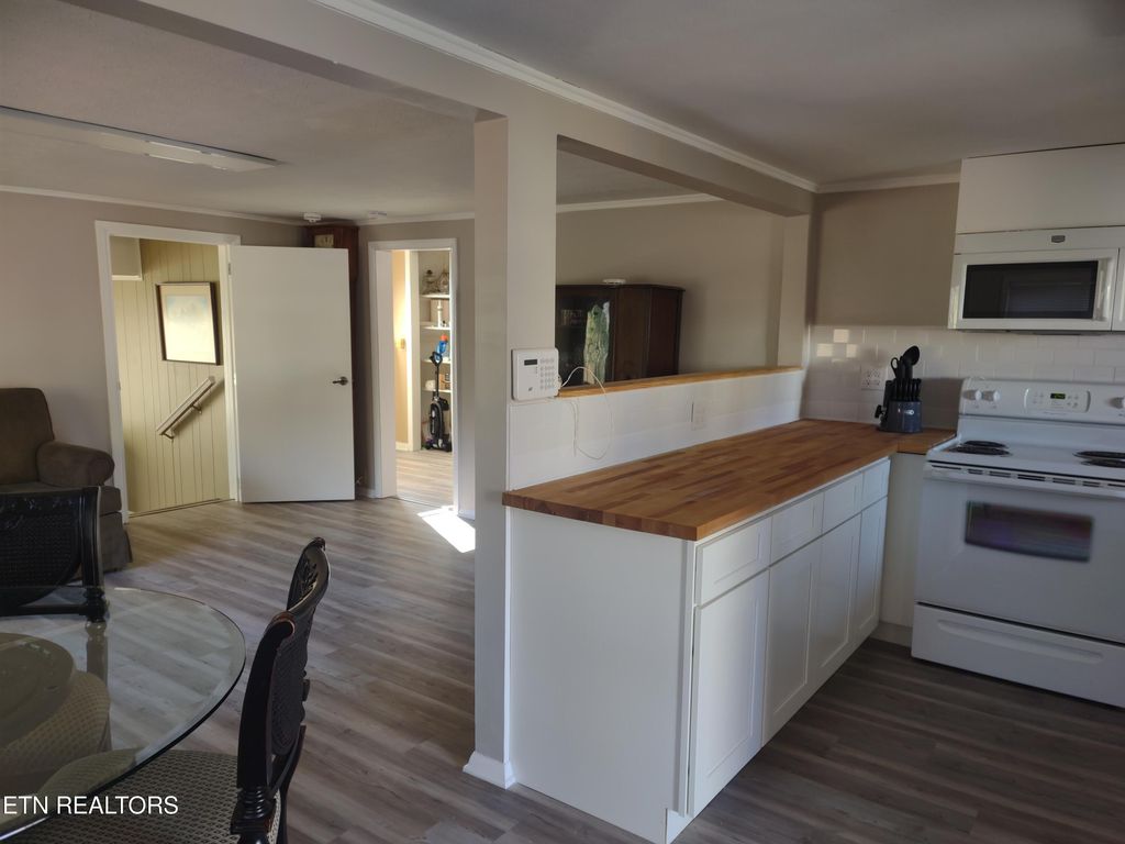 Photo of 757 W Outer Drive, Oak Ridge, TN 37830 (MLS # 1336914)