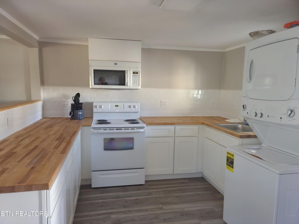 Photo of 757 W Outer Drive, Oak Ridge, TN 37830 (MLS # 1336914)