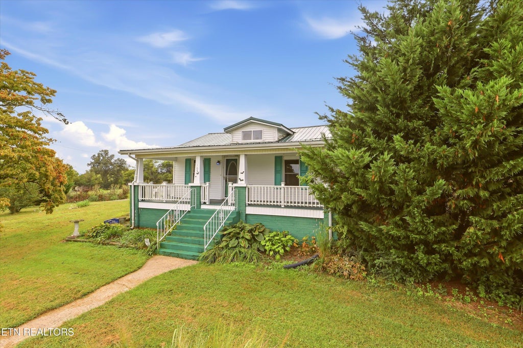 Photo of 105 Peach Orchard Rd, Clinton, TN 37716 (MLS # 1358852)
