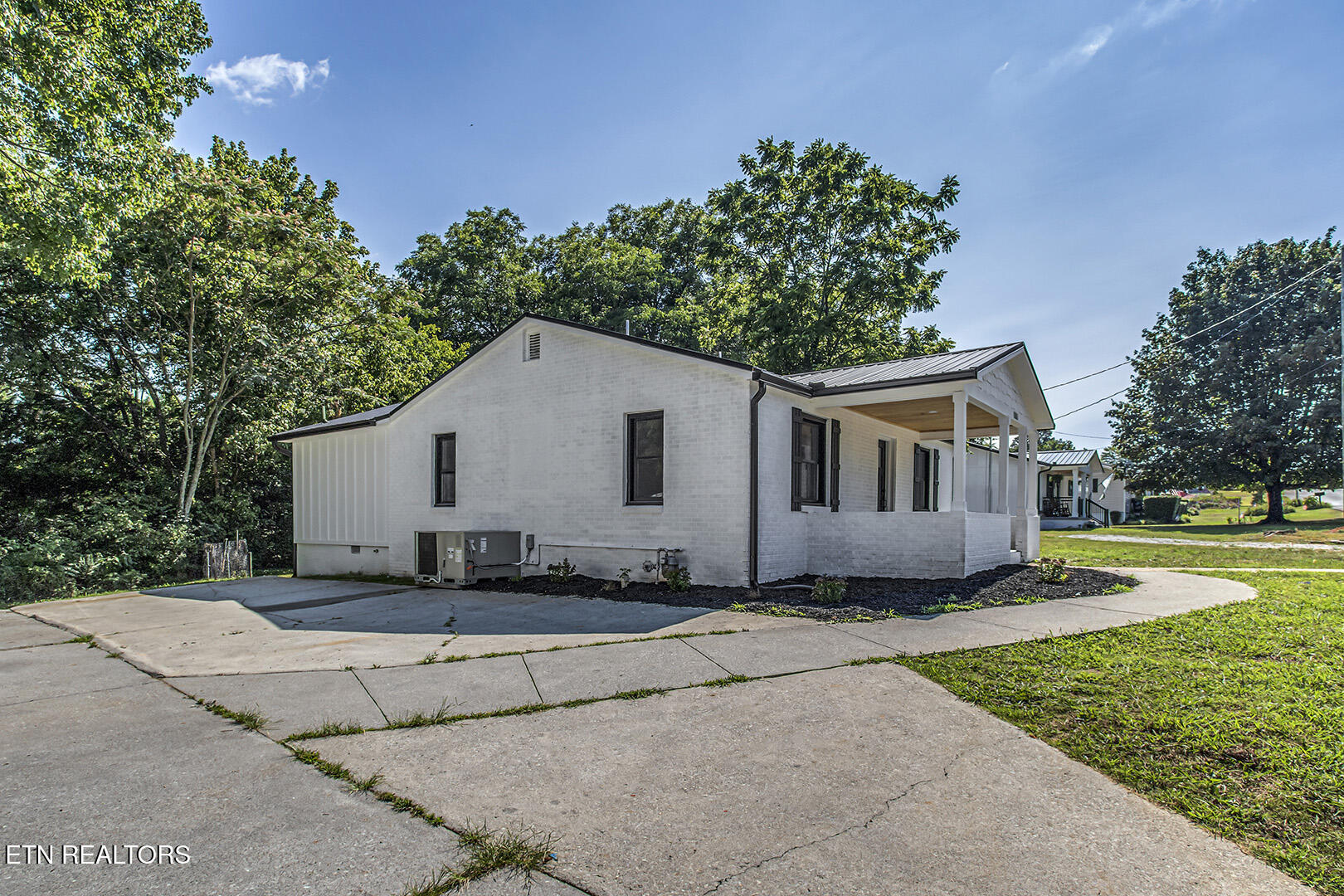 1203 W Morris St