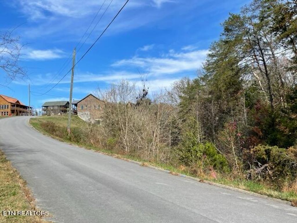 Photo of Oak Lake Dr Drive, Sevierville, TN 37876 (MLS # 1273077)