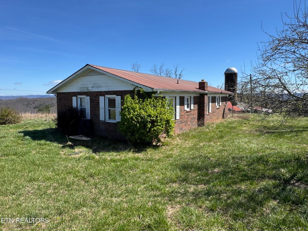 Photo of 120 Oak Grove Church Rd, Harrogate, TN 37752 (MLS # 1333828)
