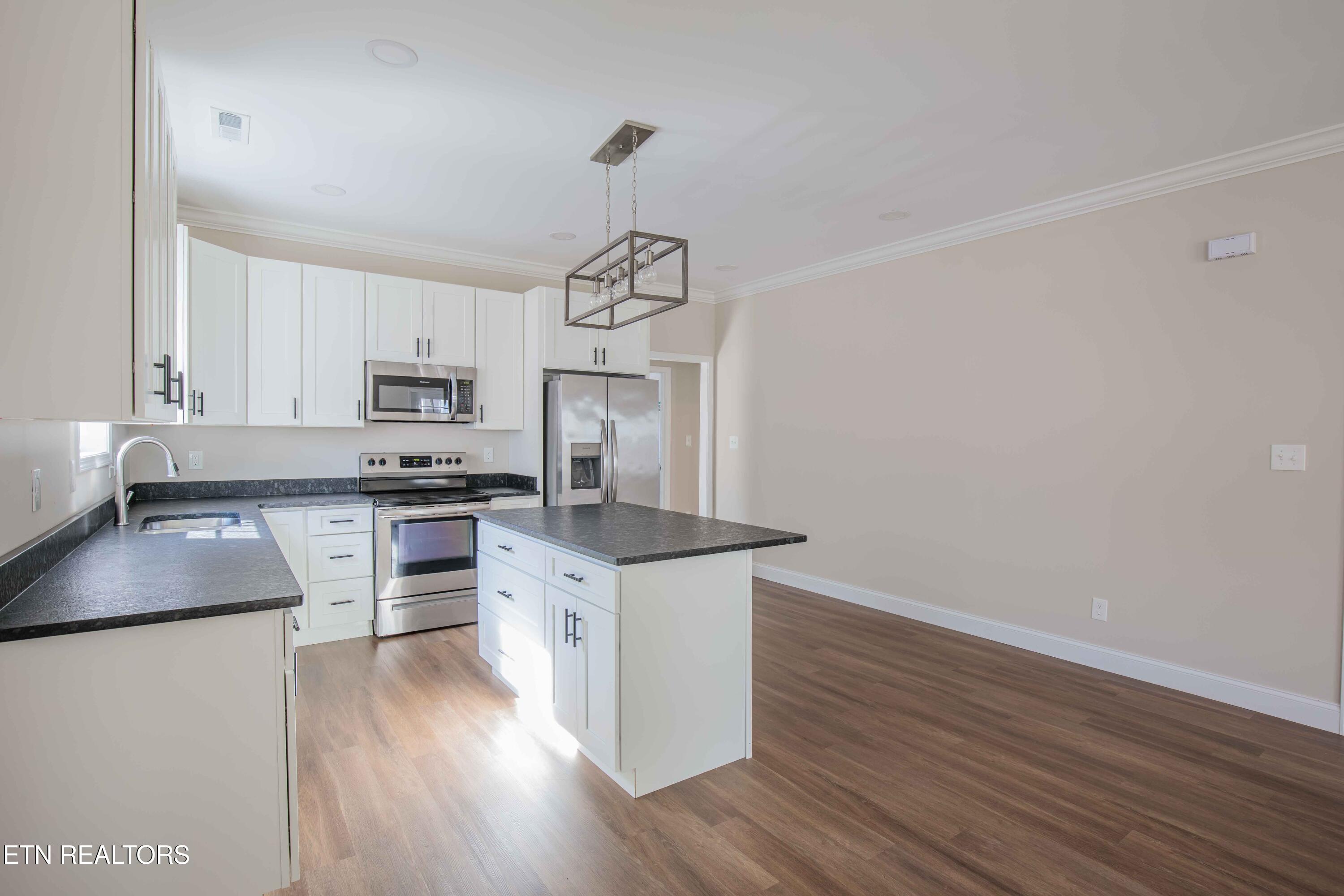 438 Hiawassee Ave