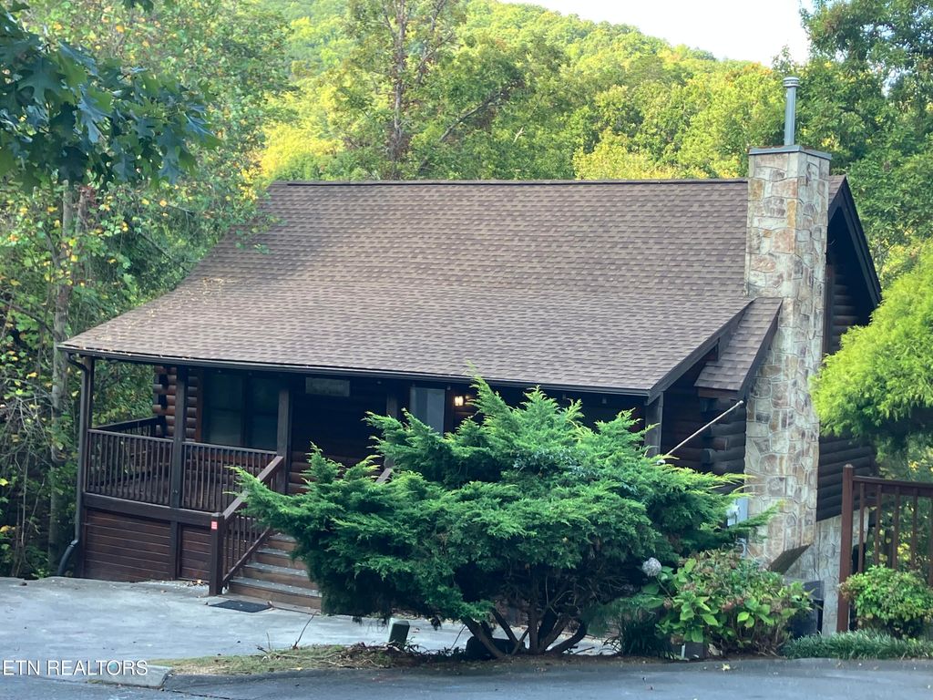 Photo of 719 Golden Eagle Way, Pigeon Forge, TN 37863 (MLS # 1318297)