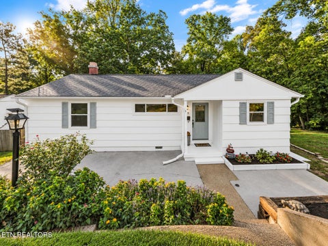Photo of 129 Amherst Lane, Oak Ridge, TN 37830 (MLS # 1354668)