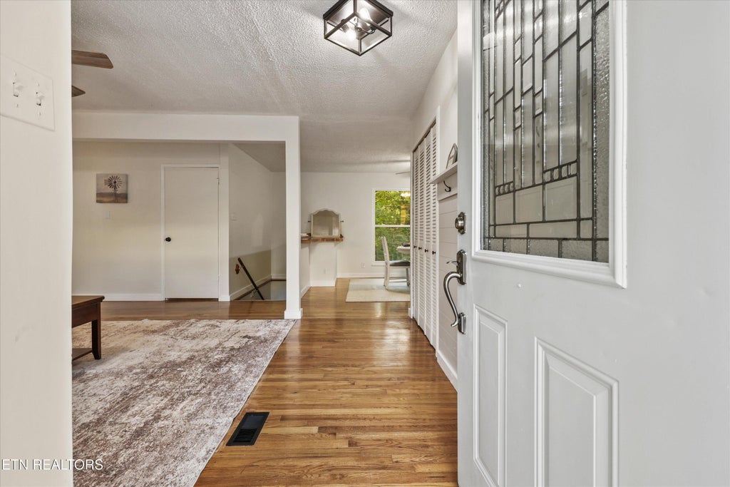 Photo of 129 Amherst Lane, Oak Ridge, TN 37830 (MLS # 1354668)