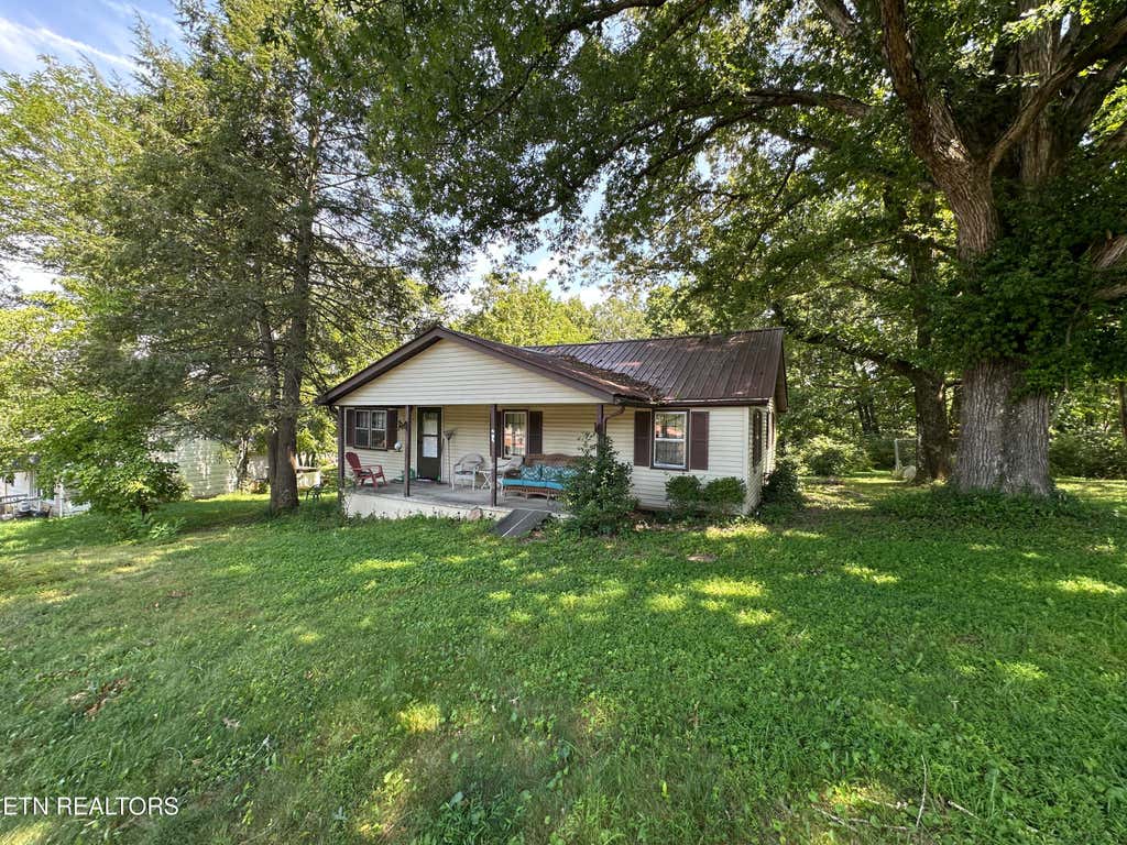 Photo of 160 Ivy Ave, Crossville, TN 38555 (MLS # 1352734)