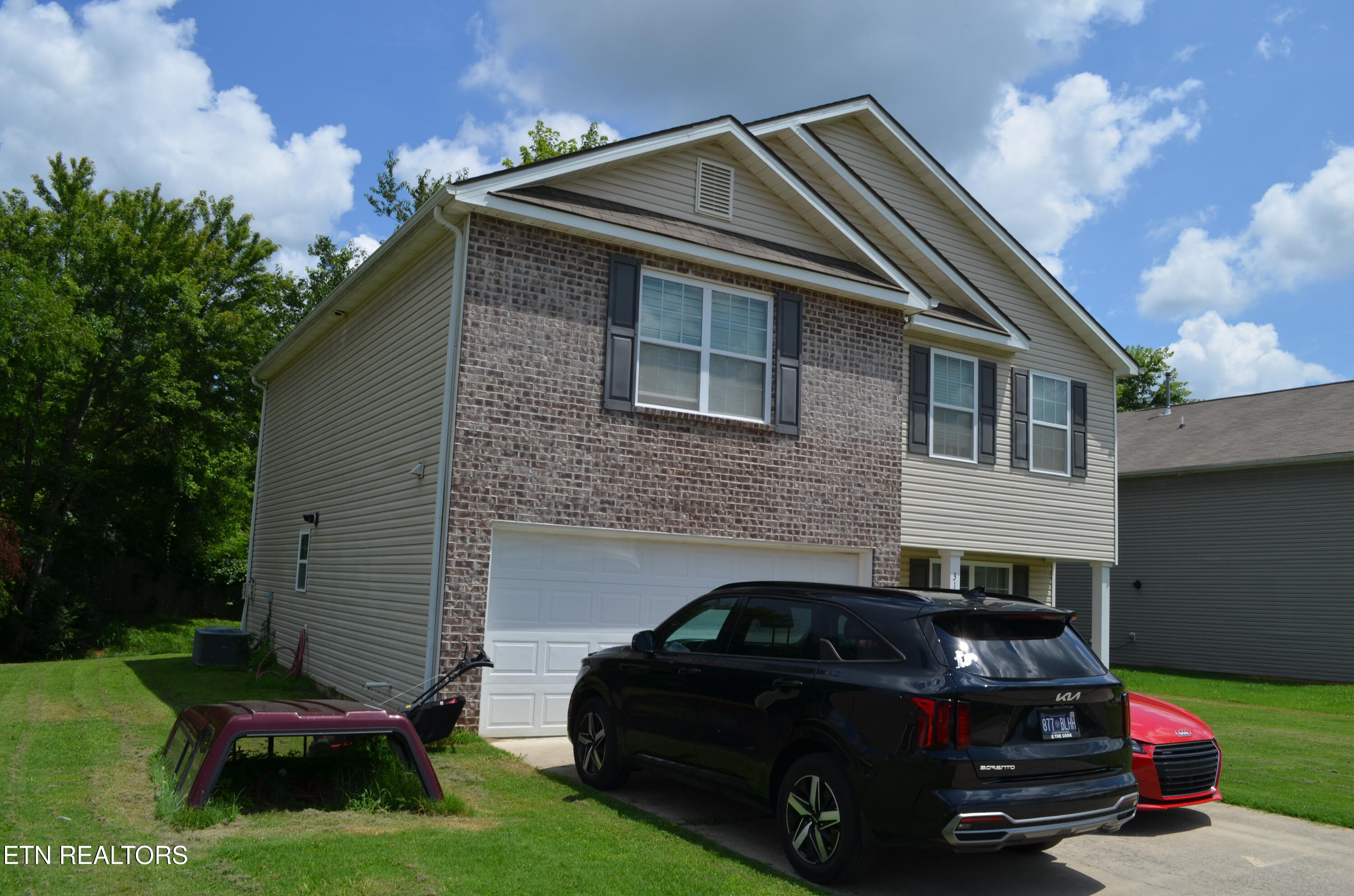 319 Chrysler Lane
