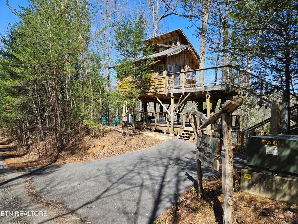 Photo of 1233 Secona Way, Sevierville, TN 37876 (MLS # 1332777)