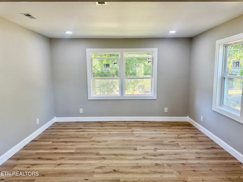Tiny photo for 122 OPAL St, Tazewell, TN 37879 (MLS # 1318858)