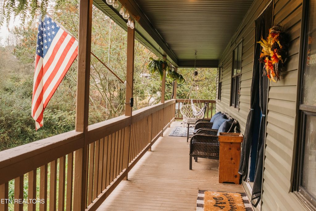 Photo of 455 Back Valley Rd, Oliver Springs, TN 37840 (MLS # 1320785)