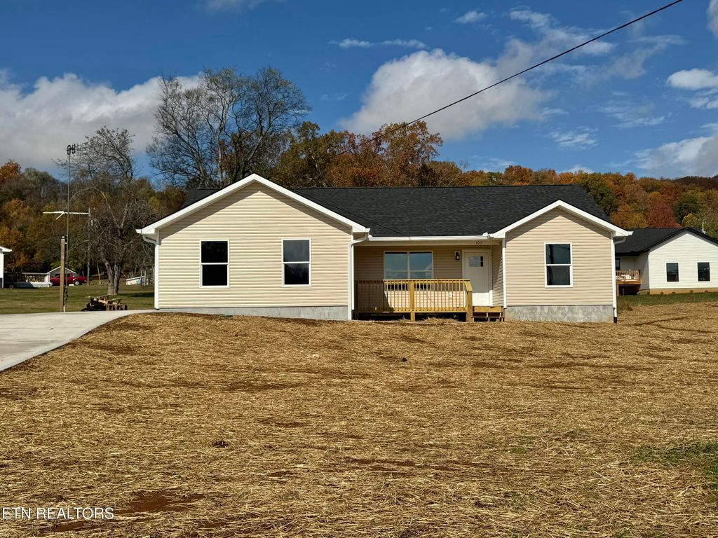 Photo of 105 Anderson Rd, Sweetwater, TN 37874 (MLS # 1317172)