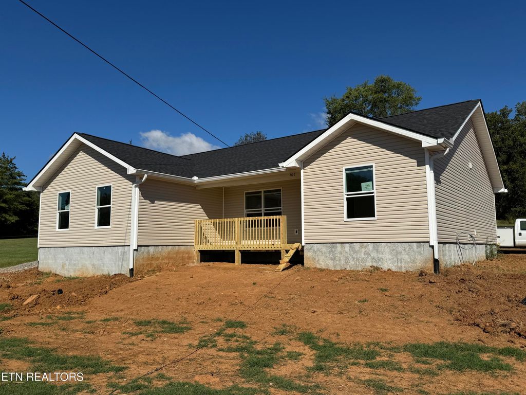 Photo of 105 Anderson Rd, Sweetwater, TN 37874 (MLS # 1317172)