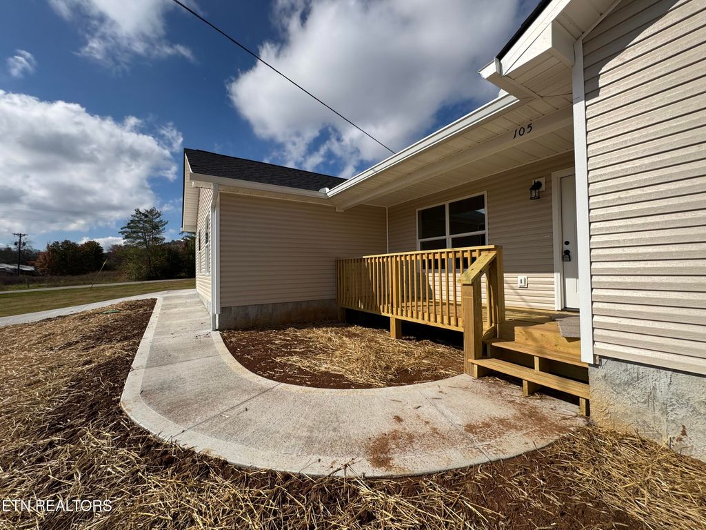 Photo of 105 Anderson Rd, Sweetwater, TN 37874 (MLS # 1317172)