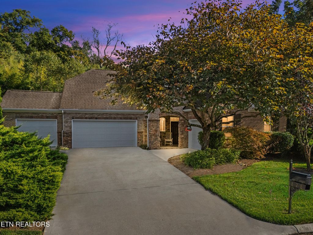 Photo of 828 Clover Fields Lane, Knoxville, TN 37932 (MLS # 1317364)