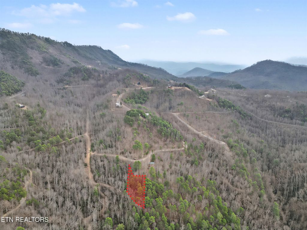 Photo of 76 Leatherwood Drive, Sevierville, TN 37876 (MLS # 1324927)