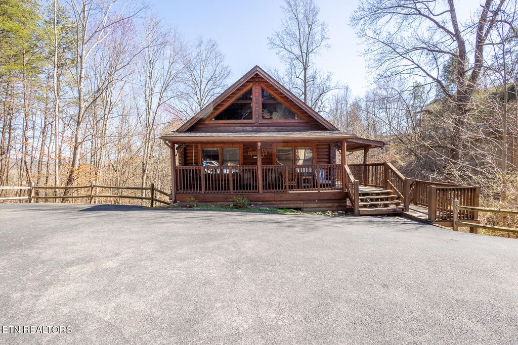 Photo of 336 Big Bear Way, Pigeon Forge, TN 37863 (MLS # 1331348)