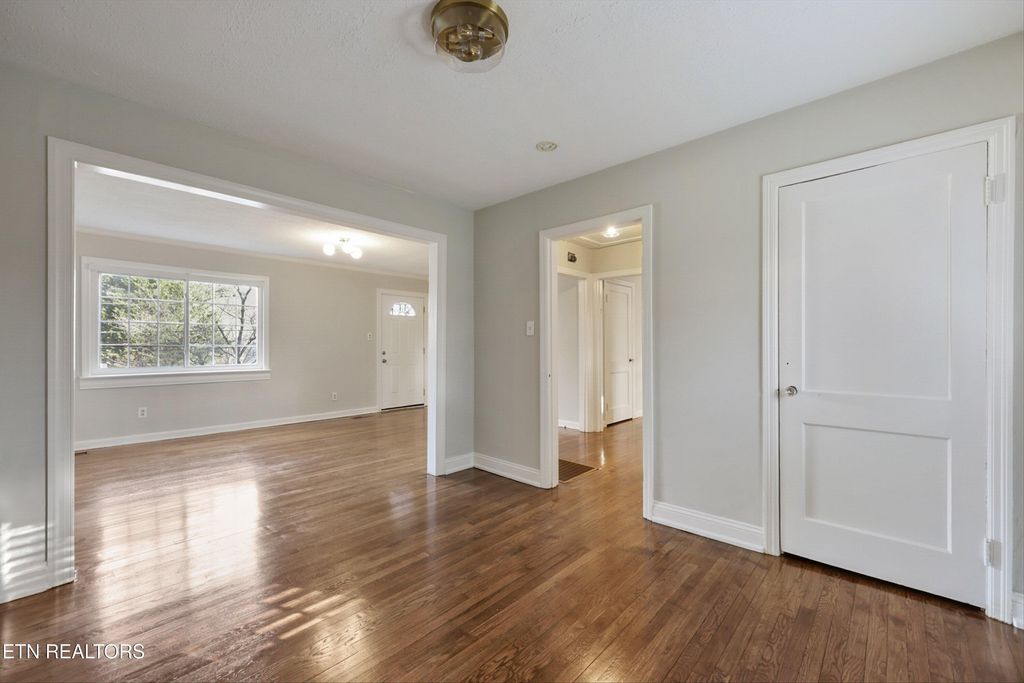 Photo of 2424 Emoriland Blvd, Knoxville, TN 37917 (MLS # 1331219)