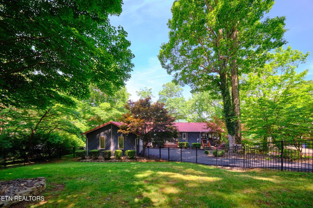 Photo of 817 Lakewood Drive, Jefferson City, TN 37760 (MLS # 1343128)