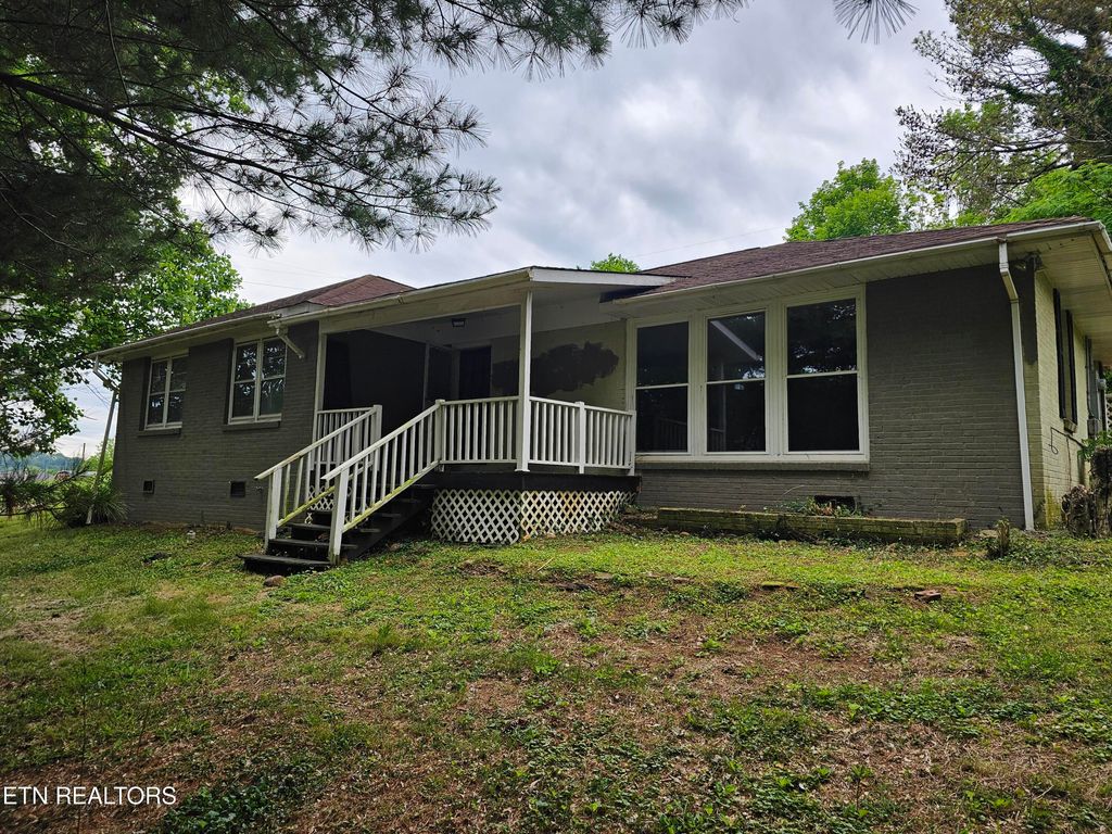 Photo of 700 Lakeview Drive, Loudon, TN 37774 (MLS # 1342484)
