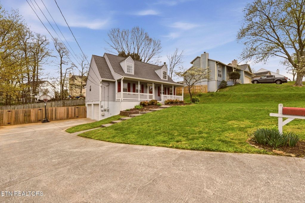 Photo of 1232 Saybrook Lane, Knoxville, TN 37923 (MLS # 1336172)