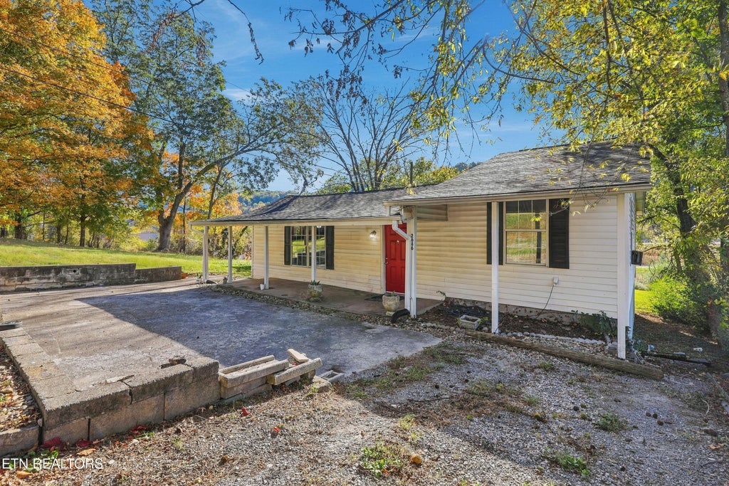 Photo of 2646 Greenway Drive, Knoxville, TN 37918 (MLS # 1360583)