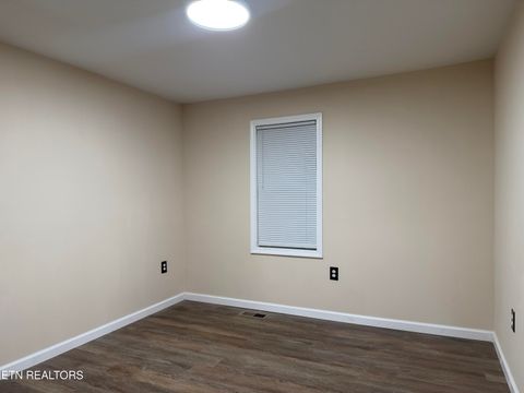 Tiny photo for 717 Cherry St, LaFollette, TN 37766 (MLS # 1334813)