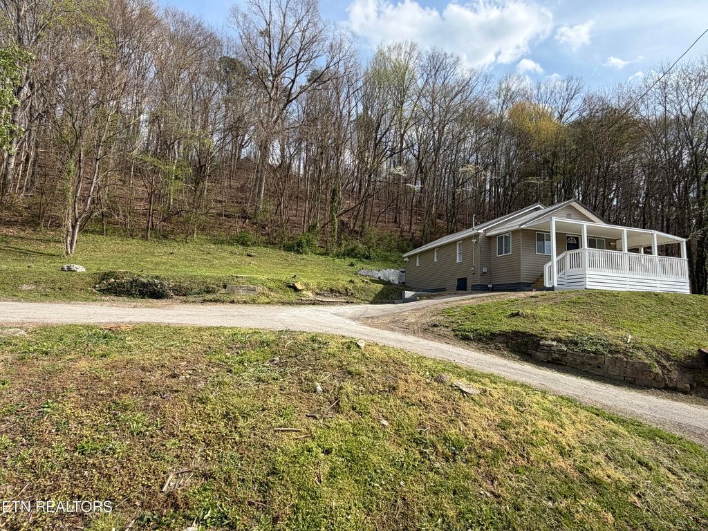 Photo of 717 Cherry St, LaFollette, TN 37766 (MLS # 1334813)