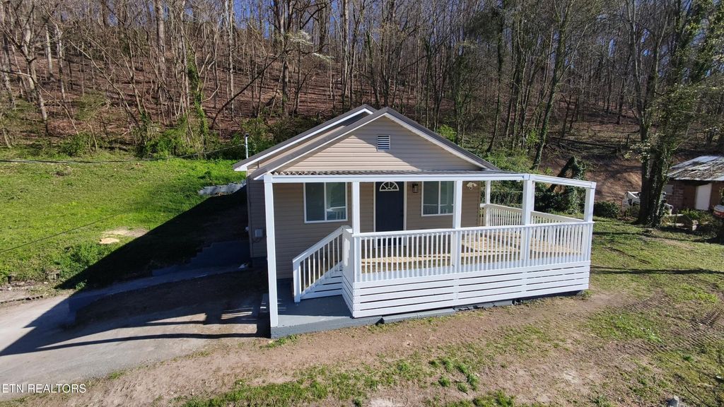 Photo of 717 Cherry St, LaFollette, TN 37766 (MLS # 1334813)