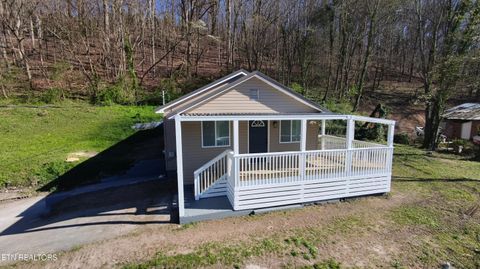 Tiny photo for 717 Cherry St, LaFollette, TN 37766 (MLS # 1334813)