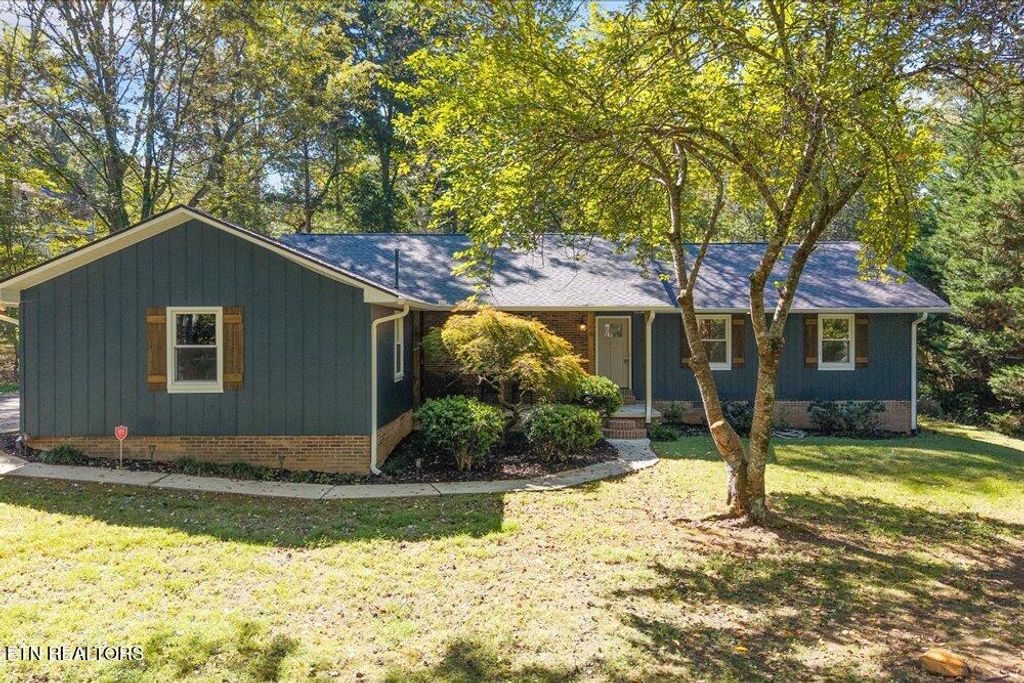 Photo of 126 Clifton Circle, Oak Ridge, TN 37830 (MLS # 1318584)